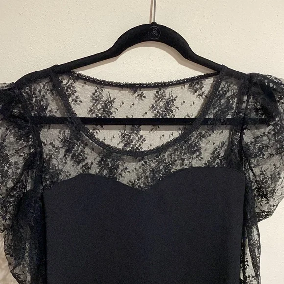 FOREVER 21 BODY-CON BLACK DRESS WITH PUFFY LACE SLEEVES - Picture 2 of 4